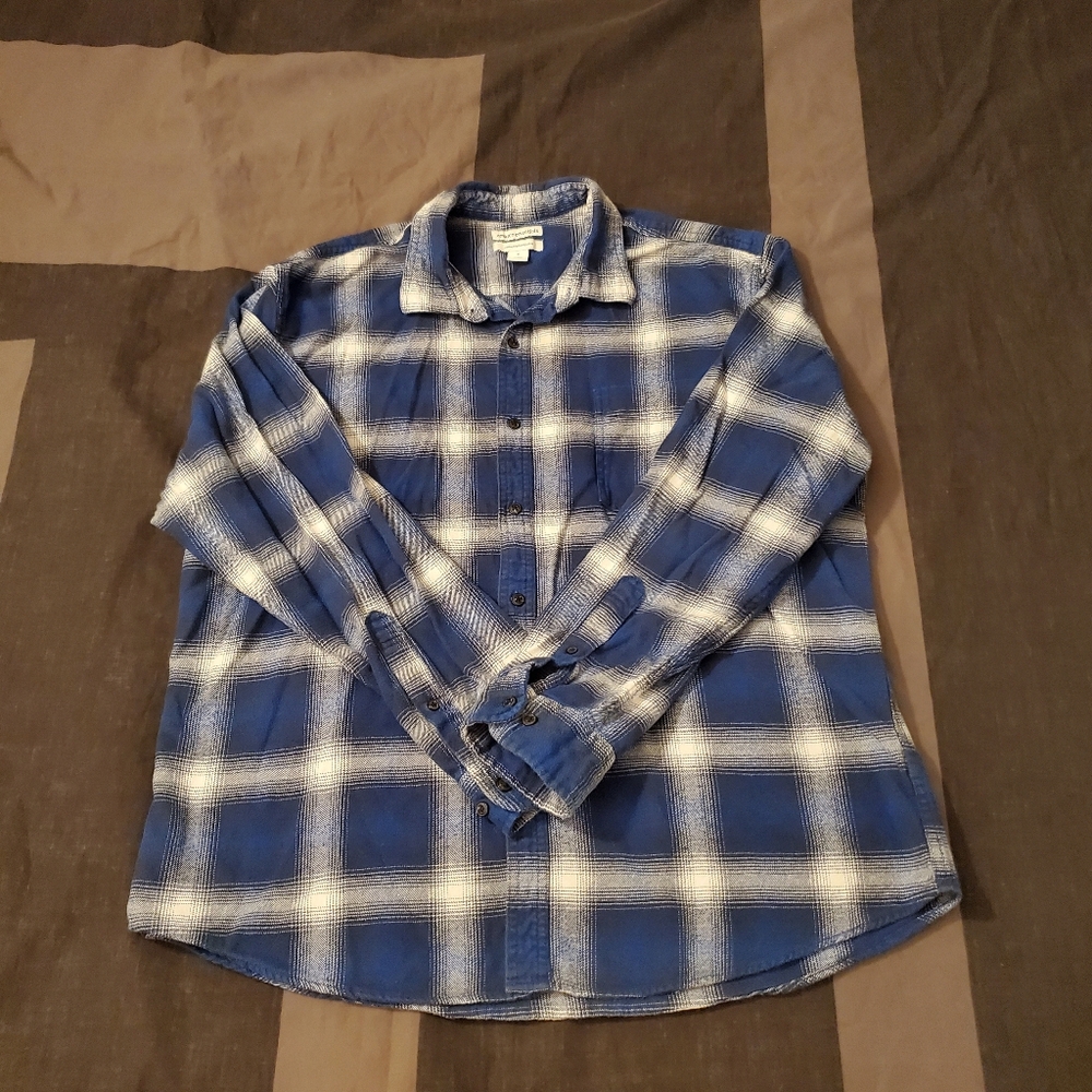 Men's Amazon Essentials Size XL Blue White Plaid Longsleeve Button-Up Shirt